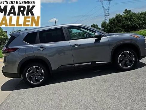 Used 2025 Nissan Rogue SV FWD image 9