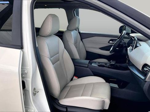Certified 2023 Nissan Rogue SV w/ SV Premium B Package FWD image 9