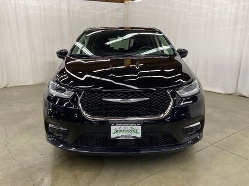 Used 2024 Chrysler Pacifica Limited FWD image 8