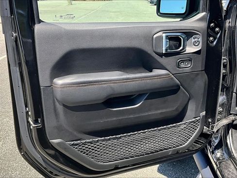 Used 2023 Jeep Gladiator Mojave w/ Cold Weather Group AWD/4WD image 9