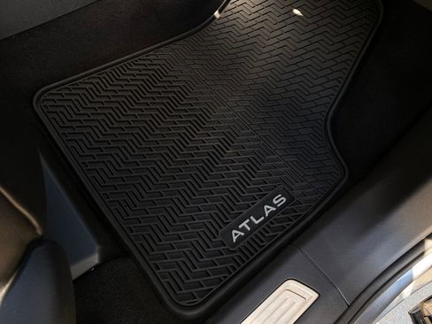 Used 2024 Volkswagen Atlas SEL Premium R-Line image 14