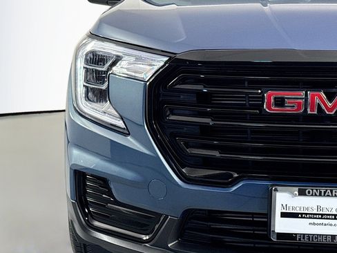 Used 2024 GMC Terrain SLE w/ Driver Convenience Package image 13