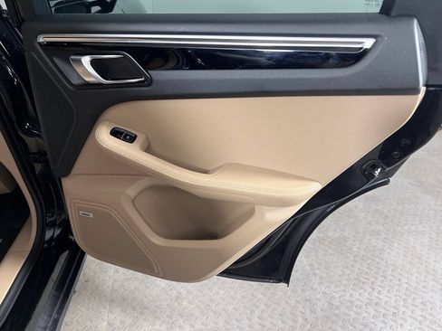 Certified 2024 Porsche Macan S AWD/4WD image 27
