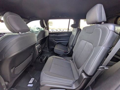 New 2025 Jeep Grand Cherokee L Laredo image 12