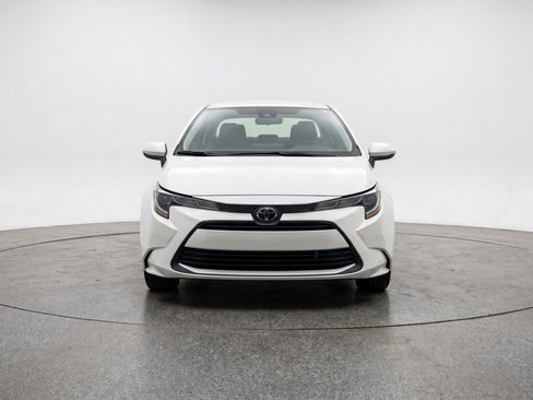 Used 2025 Toyota Corolla LE FWD image 2