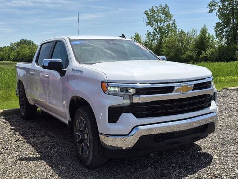 Used 2023 Chevrolet Silverado 1500 LT AWD/4WD image 2