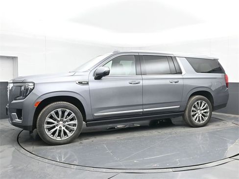 Used 2022 GMC Yukon XL Denali w/ Max Trailering Package image 4