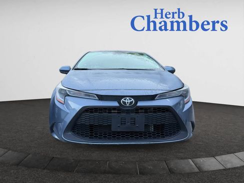Used 2022 Toyota Corolla LE image 2