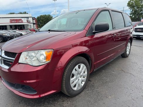 Used 2017 Dodge Grand Caravan SXT w/ Quick Order Package 29G SXT FWD image 9