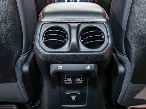 Used 2024 Jeep Wrangler Unlimited Rubicon image 23