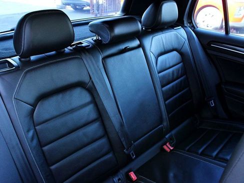 Used 2015 Volkswagen Golf R 4-Door image 20