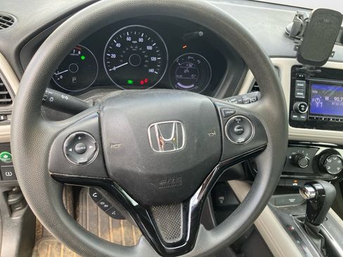 Used 2021 Honda HR-V LX image 12