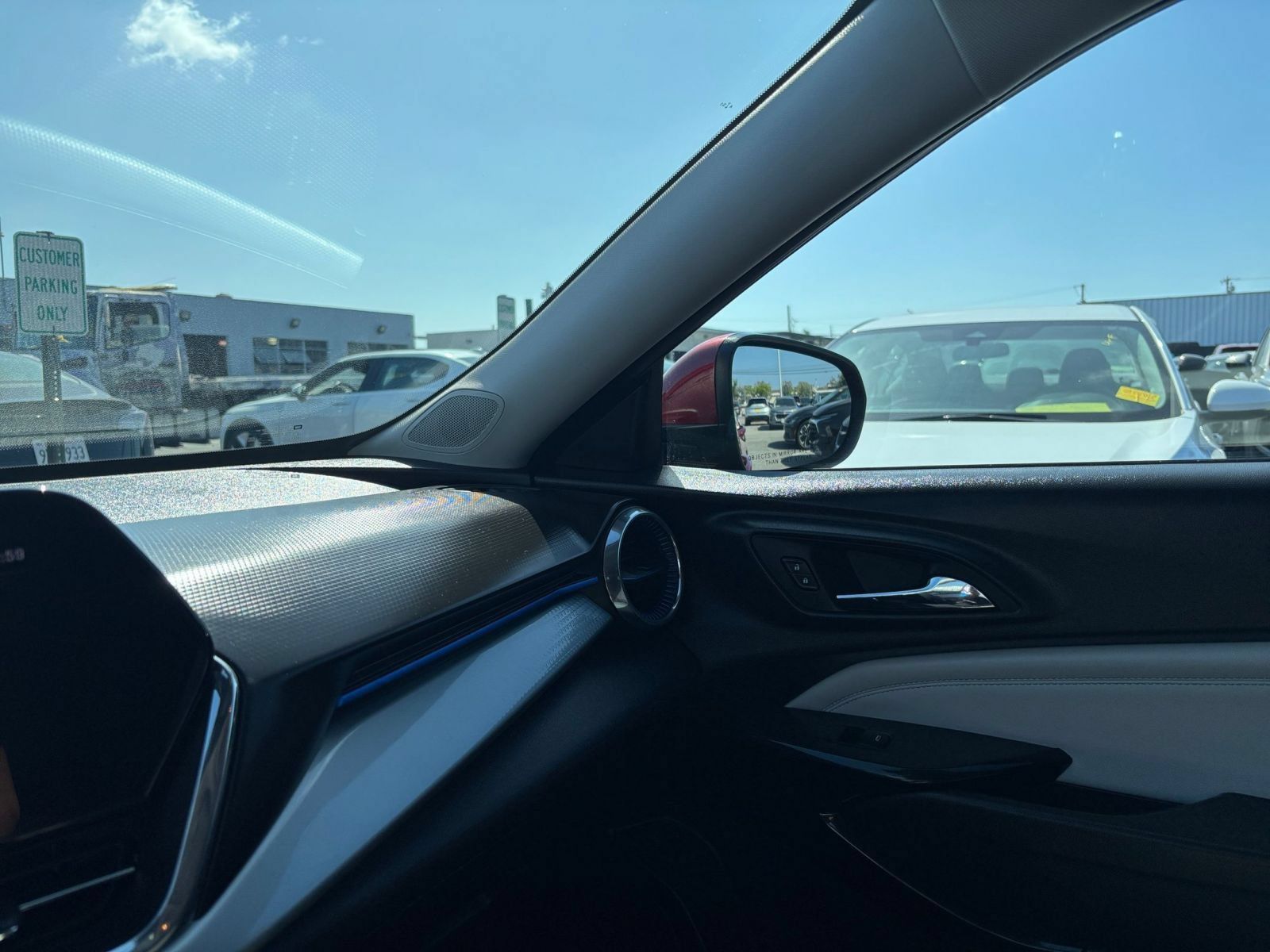 Used 2025 Chevrolet Trax LT FWD image 35