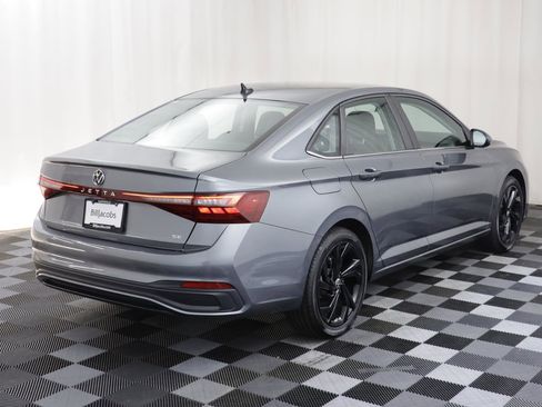 Used 2025 Volkswagen Jetta SE w/ Black Wheel Package image 18
