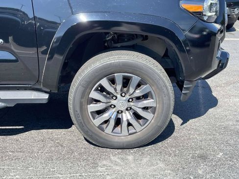 Used 2021 Toyota Tacoma Limited AWD/4WD image 9