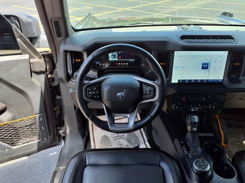 Used 2024 Ford Bronco Badlands AWD/4WD image 3