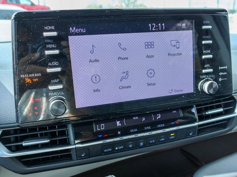 Used 2022 Toyota Sienna XLE image 5