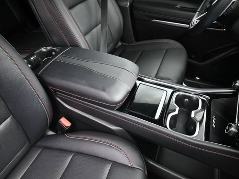 Used 2024 Chevrolet Traverse Z71 image 4