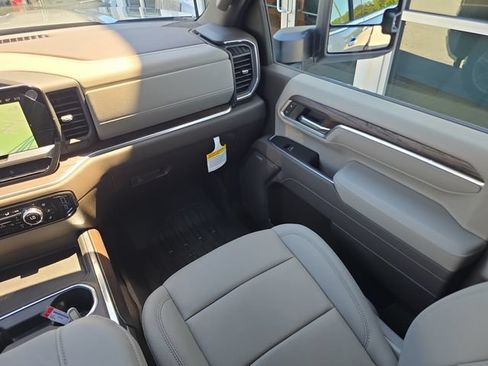 New 2026 GMC Sierra 2500 SLT w/ SLT Premium Package AWD/4WD image 15