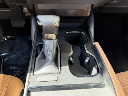 Used 2024 Lexus ES 350 w/ Accessory Package (Z2) image 22