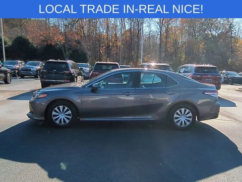 Used 2019 Toyota Camry L image 2