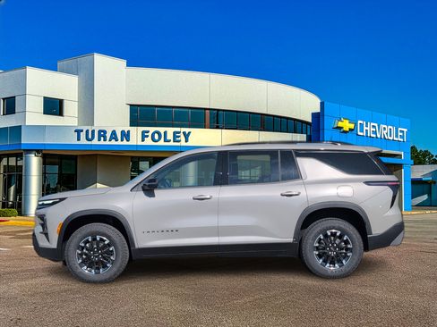 New 2026 Chevrolet Traverse Z71 w/ Enhanced Driving Package AWD/4WD image 2
