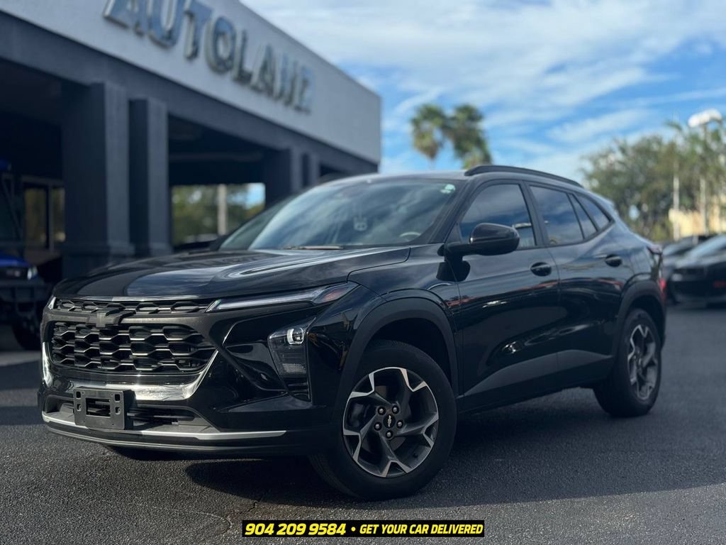 Used 2025 Chevrolet Trax LT w/ Driver Confidence Package FWD image 1
