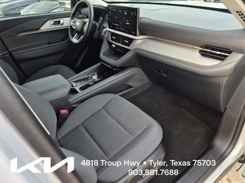 Used 2025 Ford Explorer Active RWD image 12