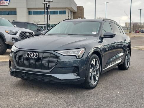 Used 2022 Audi e-tron Premium w/ Convenience Plus Package AWD/4WD image 8