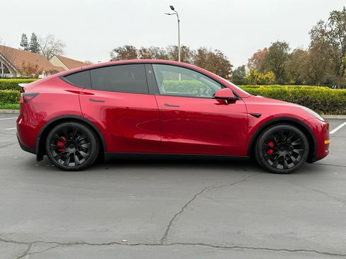 Used 2024 Tesla Model Y Performance image 2