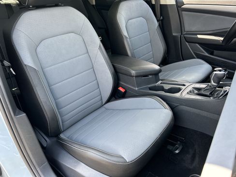 Used 2025 Volkswagen Jetta SE FWD image 8