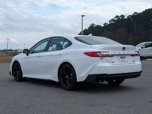 New 2026 Toyota Camry SE image 3