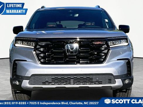 Used 2023 Honda Pilot TrailSport image 2