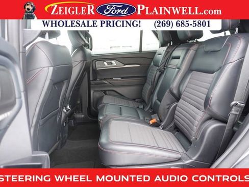 Used 2025 Ford Explorer ST-Line w/ ST-Line Street Pack image 8