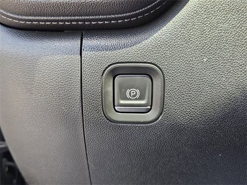 Used 2021 Chevrolet Silverado 1500 LT Trail Boss w/ Convenience Package II image 28