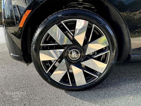 New 2026 Rolls-Royce Cullinan image 11