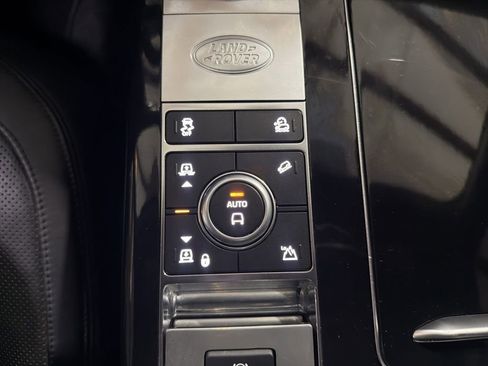 Used 2018 Land Rover Range Rover HSE image 21