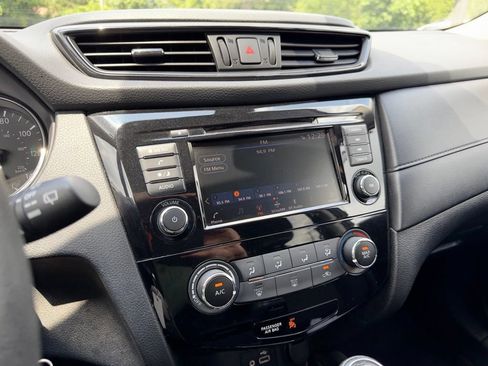 Used 2019 Nissan Rogue S w/ Special Edition Package AWD/4WD image 11