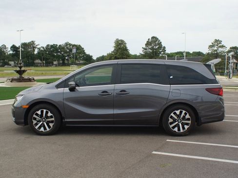 Used 2026 Honda Odyssey EX-L image 13