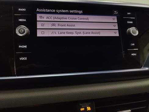 Certified 2023 Volkswagen Taos SE w/ Panoramic Sunroof Package image 21