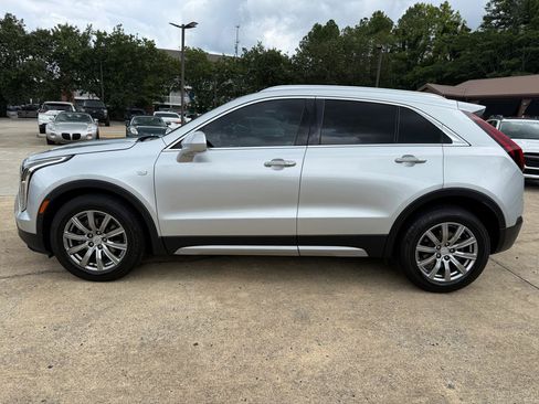 Used 2020 Cadillac XT4 Premium Luxury FWD image 2
