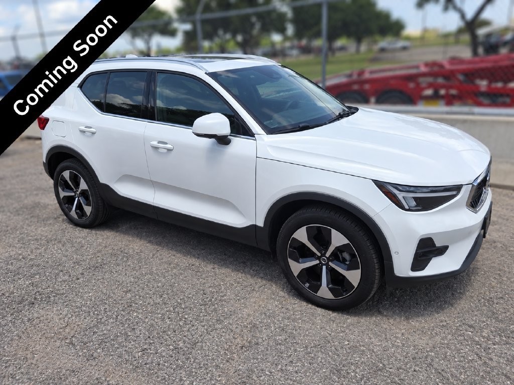 Certified 2025 Volvo XC40 B5 Plus AWD/4WD image 8