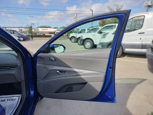 Used 2021 Hyundai Elantra SE image 27