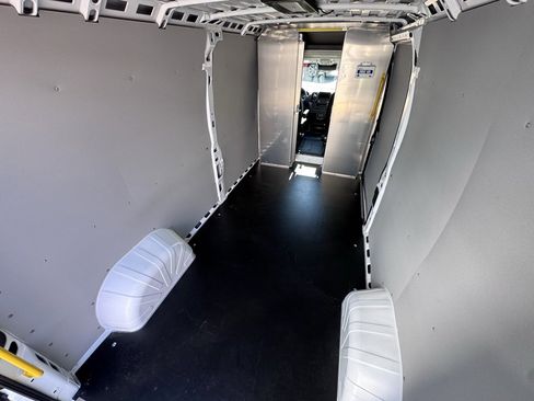 Used 2025 RAM ProMaster 2500 w/ Convenience Group image 8