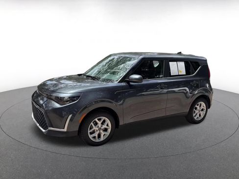 Used 2025 Kia Soul LX w/ LX Technology Package FWD image 8