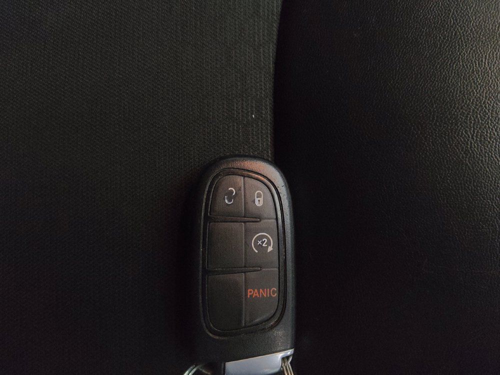 Used 2020 Jeep Cherokee Latitude Plus w/ Cold Weather Group AWD/4WD image 32