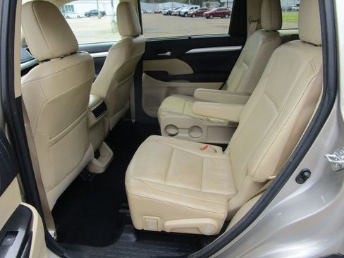 Used 2015 Toyota Highlander XLE image 16