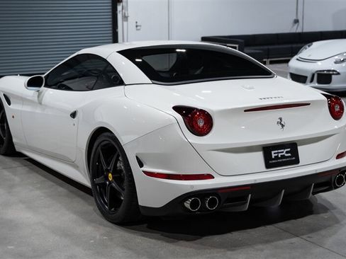 Used 2016 Ferrari California T RWD image 12