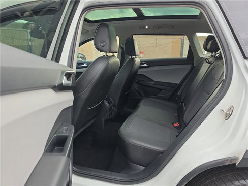 Used 2023 Volkswagen Taos SE w/ Panoramic Sunroof Package AWD/4WD image 24