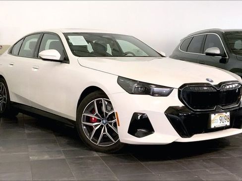 Used 2025 BMW i5 eDrive40i w/ M Sport Package image 2